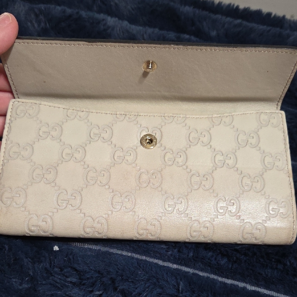 Gucci Beige Wallet with Gold Accent - Picture 8 of 12